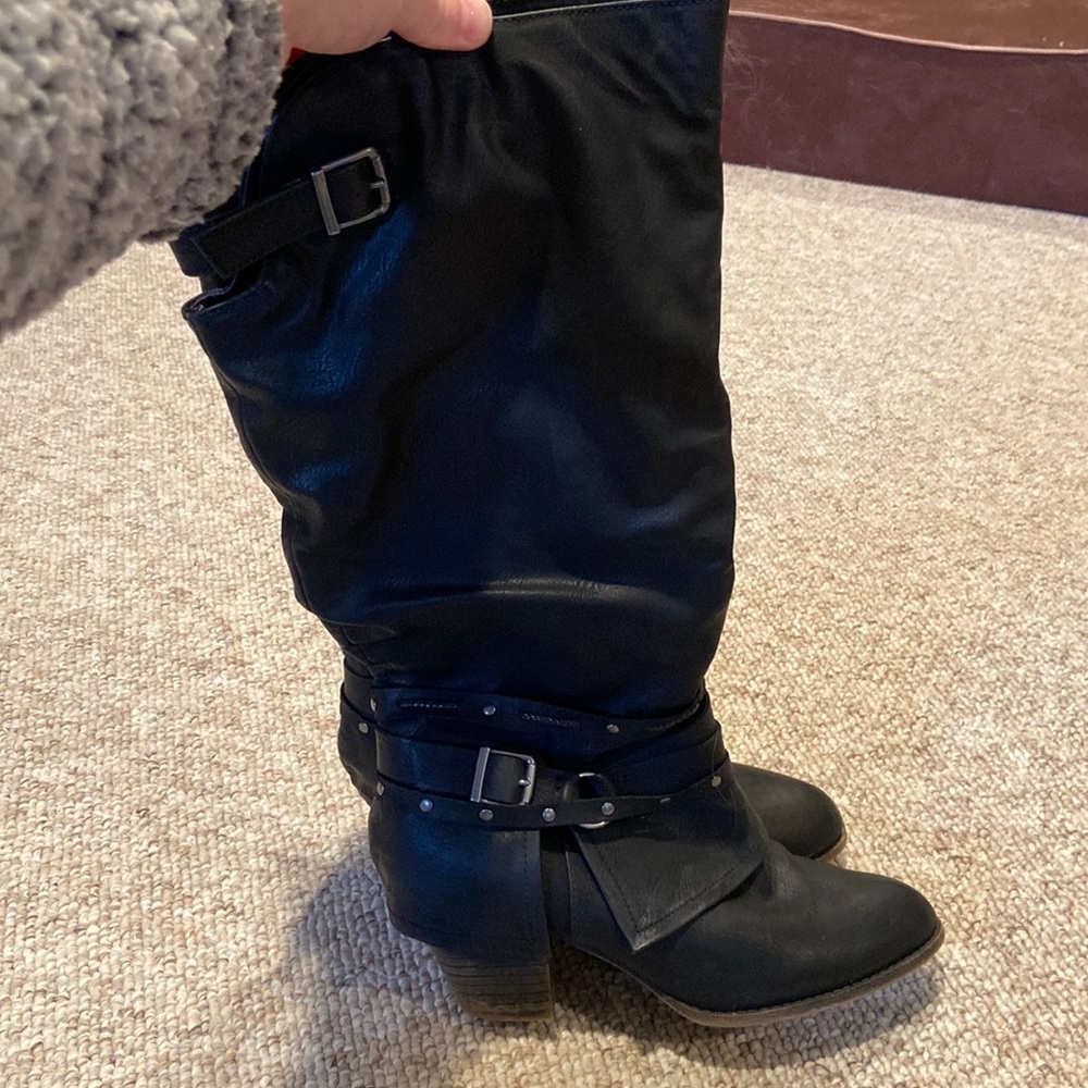 Tall heeled boot